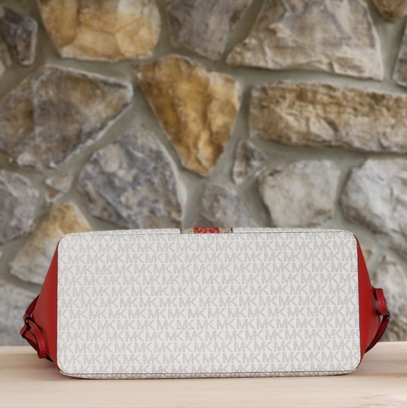 ⚠️LAST 1⚠️ Michael Kors Gilly Logo Center Stripe Tote Bag - Picture 4 of 8